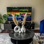 Charming Duplex In Grand Canal *