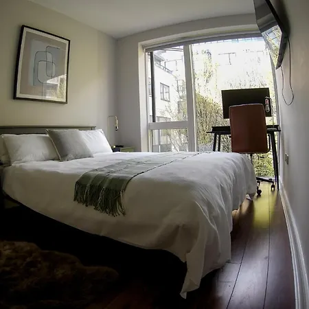 Charming Duplex In Grand Canal *