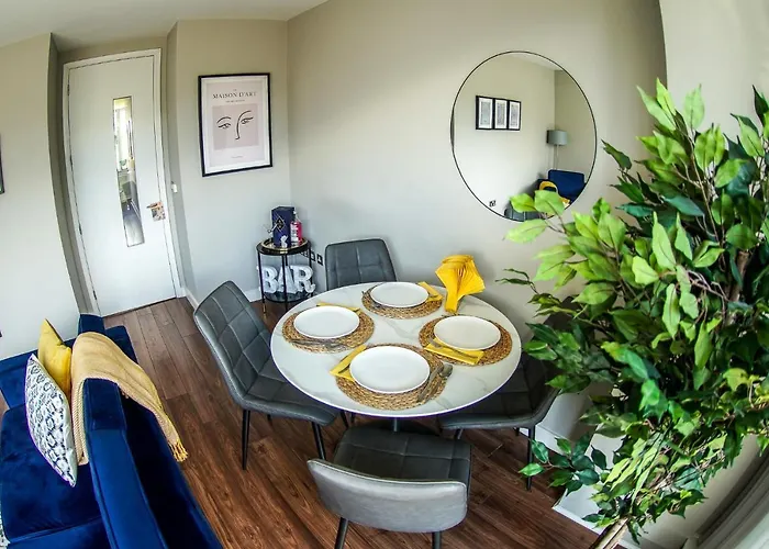 Charming Duplex In Grand Canal Apartment *