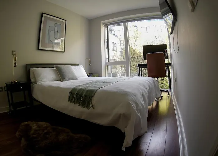 Charming Duplex In Grand Canal *