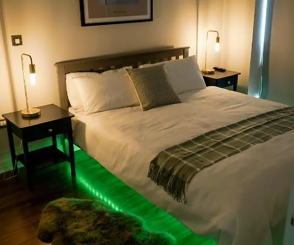 Charming Duplex In Grand Canal Apartment *