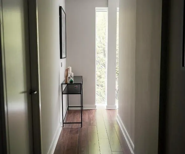 Charming Duplex In Grand Canal Apartment