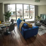 Charming Duplex In Grand Canal *