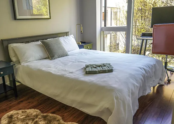 Charming Duplex In Grand Canal *