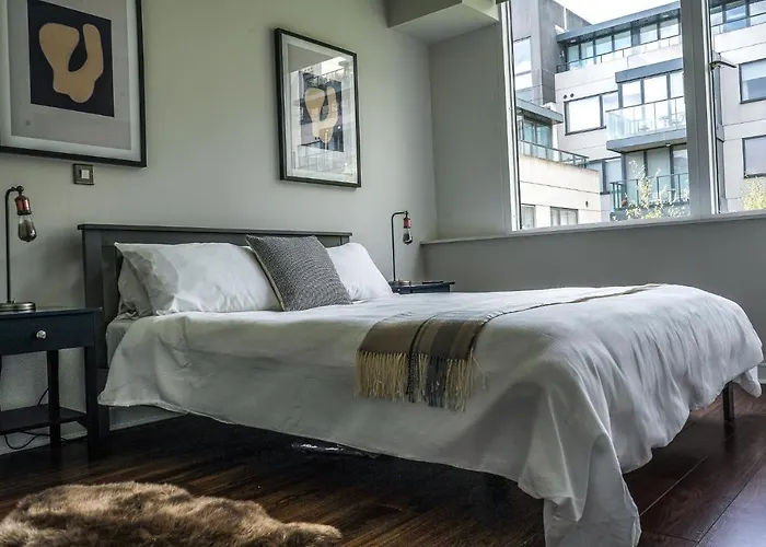 Charming Duplex In Grand Canal *